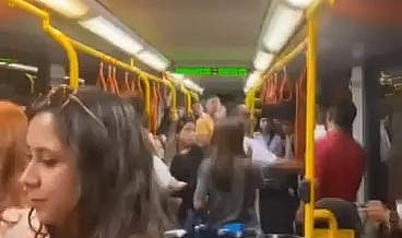 Metroda yer verme kavgası kamerada