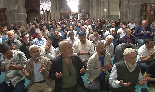 Mevlid Kandili coşkusu Erzurum'da