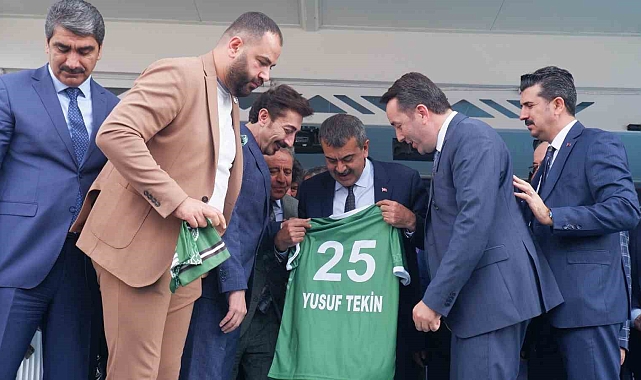 Milli Eğitim Bakanı Tekin'e Tortumspor forması