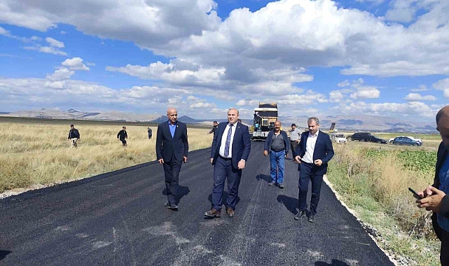 Patnos'ta KÖYDES 2024 yatırım programı kapsamında köy yolları asfaltlanıyor