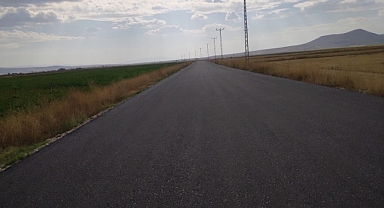 Patnos’un köy yolları asfalt ile buluşmaya devam ediyor