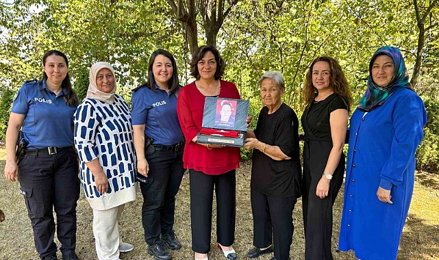 Polis eşlerinden şehit ailesine ziyaret