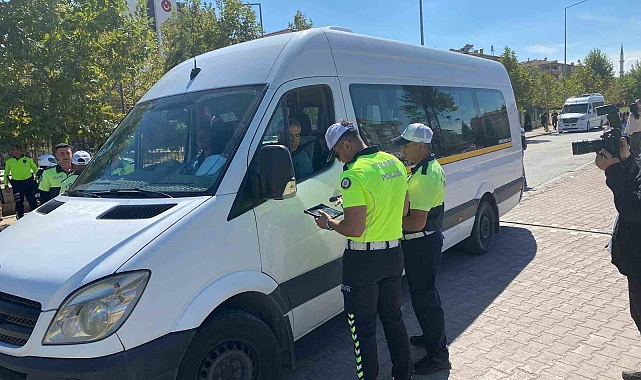 Polis trafik güvenliğini artırmak için kapsamlı denetimler yapıyor