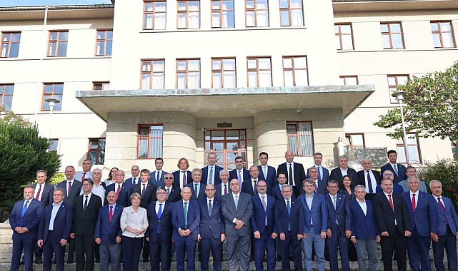 Rektör Hacımüftüoğlu, üniversite hastaneleri birliği olağanüstü genel kurul toplantısına katıldı