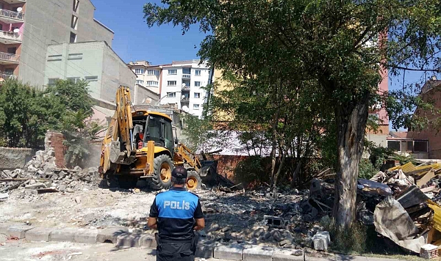 Risk teşkil eden metruk yapılara geçit yok