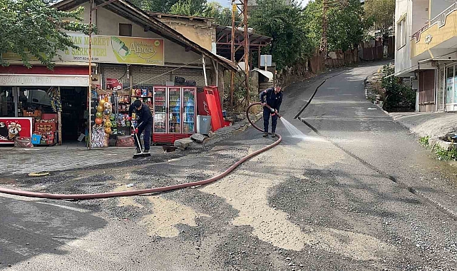 Selden sonra caddeler tazyikli suyla yıkandı
