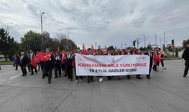 Sivas’ta gazilerin gururlu yürüyüşü