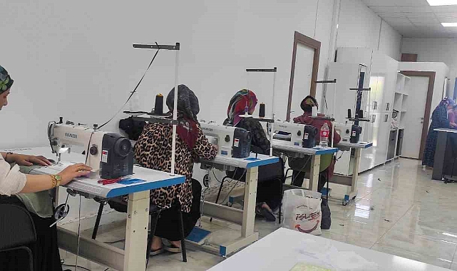 Tekstil atölyeleriyle meslek ediniyorlar