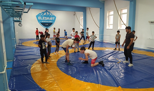 Türkiye’nin güreşçileri Eleşkirt’te yetişiyor