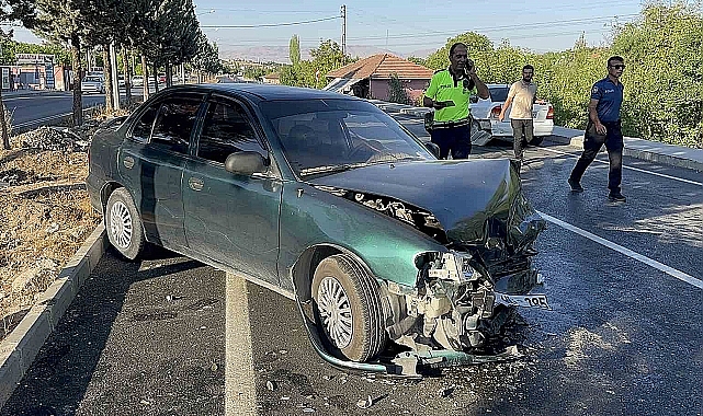 Üç aracın karıştığı zincirleme kazada: 3 yaralı