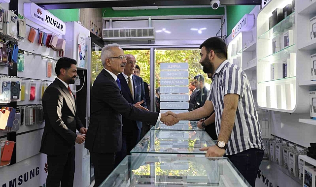 Ulaştırma ve Altyapı Bakanı Uraloğlu, esnaflarla bir araya geldi