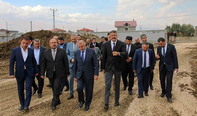 Vali Çelik ve Cumhurbaşkanı Başdanışmanı Kışla Yüksekova'ya incelemelerde bulundu