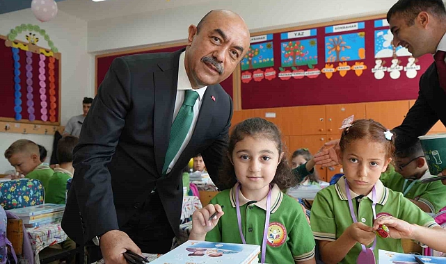 Vali Hamza Aydoğdu'dan eğitim yolculuğunun ilk adımında anlamlı hediye