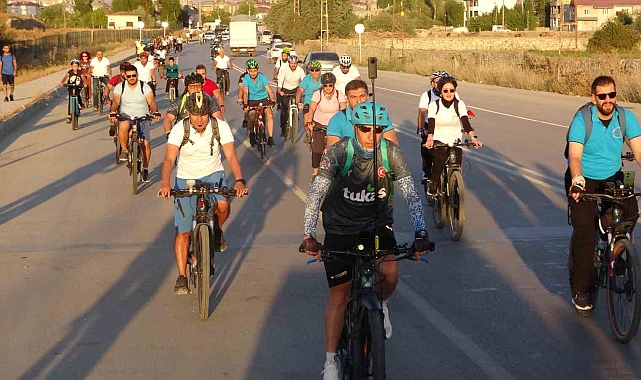 Van'da  'Halk Sağlığı Haftası' etkinlikleri kapsamında bisiklet turu düzenlendi.