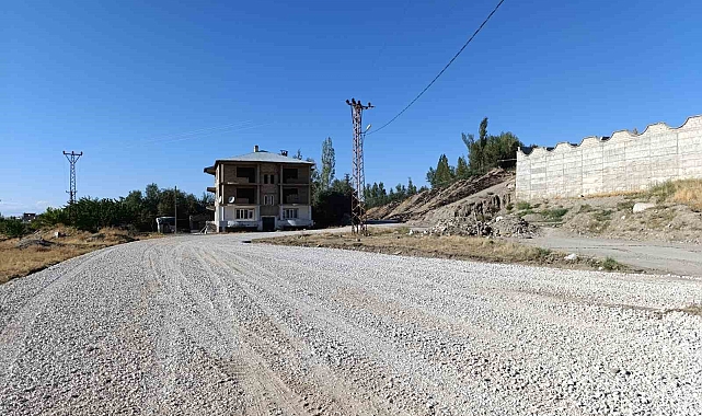 Van'ın Edremit ilçesinde iki mahalleyi birbirine bağlayan yol yeniden trafiğe açıldı