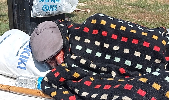 Yaşlı adam 20 gündür sokakta yatıyor