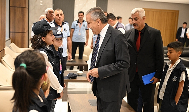 Yeşilyurt’taki minik zabıtalar sevimlilikleriyle dikkat çekiyor