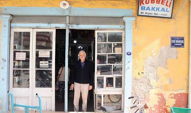1 asırdır İzmir’de işletiliyor, bu bakkalı görenler tarihe yolculuk yapıyor