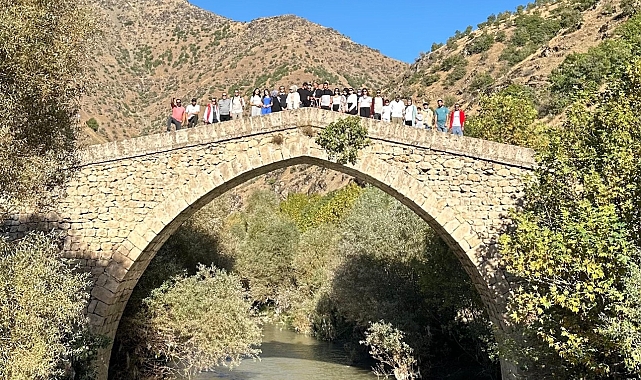 120 kişilik grup Şemdinli'nin tarihi mekanlarını gezdi