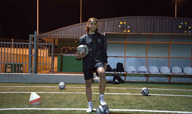 14 yaşında Sümeyye, kadın futbol ligleri tarihine geçti