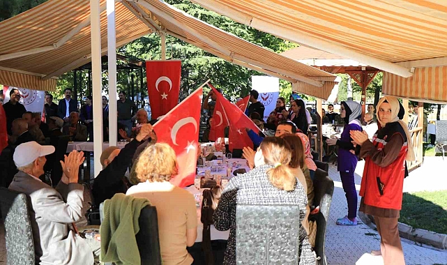3. Ordu Komutanlığının bando takımı, huzurevi sakinleri için çaldı