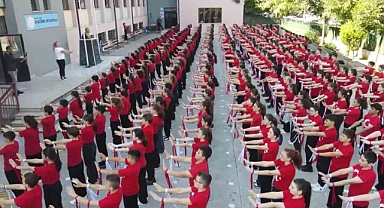 480 öğrenciden Cumhuriyet’in 101. yılına özel koreografi