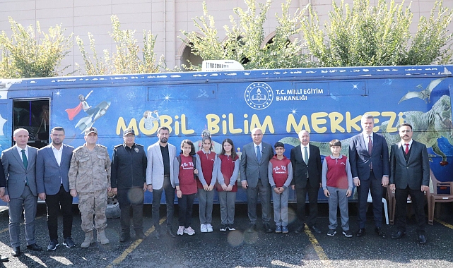 Ağrı'da Bilim Şenliği Coşkusu: 3.000 Öğrenci Bilimle Buluştu