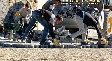 Ağrı'da köy yolu modernleşiyor