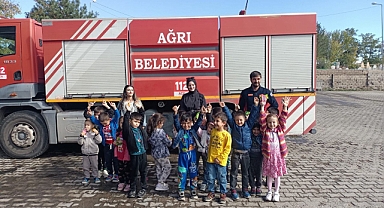 (Tıkla İzle) Ağrı'da minik itfaiyecilere, yangın eğitimi verildi