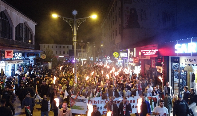 Ağrı’da STK’lar Aksa Tufanı'nın yıldönümü sebebiyle meşaleli yürüyüş düzenledi