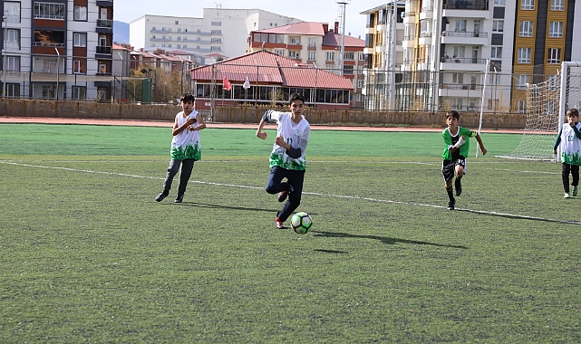 Ağrı’da Yıldız Erkekler Futbol İl Birinciliği Başladı