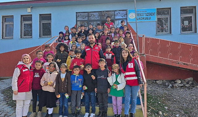 Ağrı Kızılay’dan miniklere sürpriz