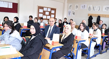 Ağrı Valisi Mustafa Koç öğrencilerle bir araya geldi