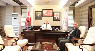 Ağrı Valisi Mustafa Koç Şehit babasını makamında ağırladı