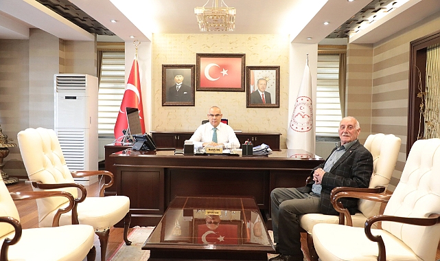 Ağrı Valisi Mustafa Koç Şehit babasını makamında ağırladı