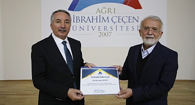 AİÇÜ’de “Din ve Teopolitik” Konferansı Düzenlendi
