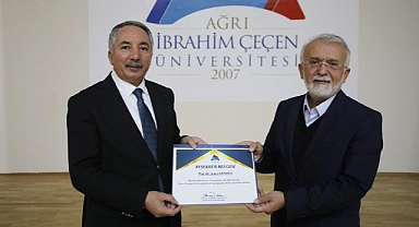 AİÇÜ’de “Din ve Teopolitik” Konferansı Düzenlendi