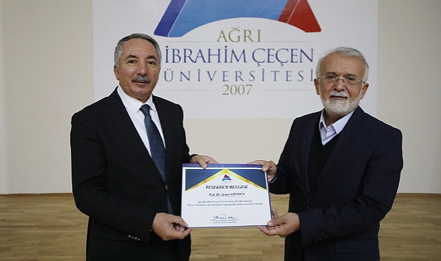 AİÇÜ’de “Din ve Teopolitik” Konferansı Düzenlendi