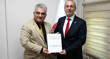 AK Parti Kütahya Merkez İlçe Murat Afşarünal mazbatasını alarak görevine başladı