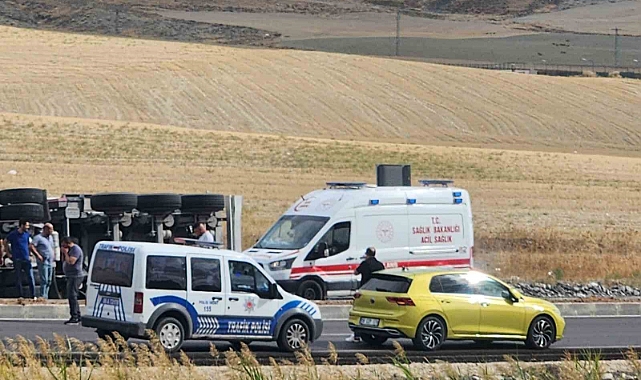 Ankara’da kuzu yüklü tır devrildi, hayvanlar telef oldu