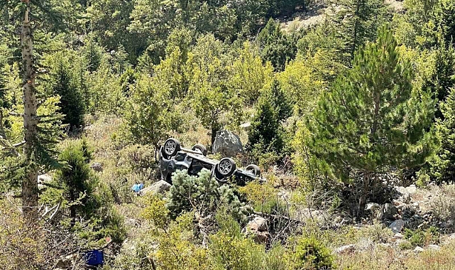 Antalya’da otomobil yayla yolunda uçuruma yuvarlandı: 2 yaralı