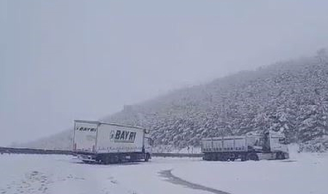 Ardahan'da tırlara kar engeli