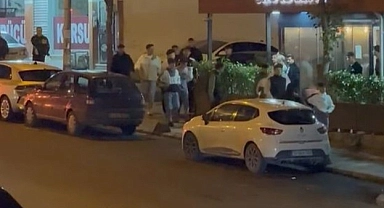 Arnavutköy’de bir grup çocuk, acımasızca tekme ve yumruklarla birbirine saldırdı