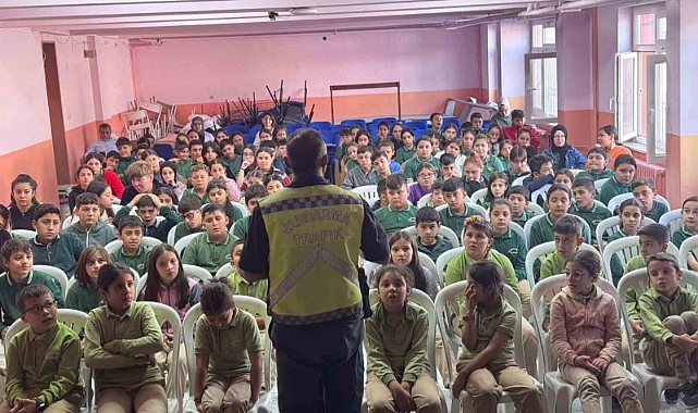 Aydın’da 300 öğrenciye trafik kuralları anlatıldı
