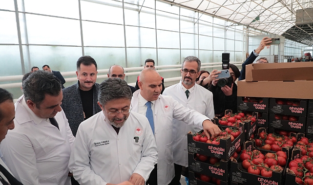 Bakan Yumaklı Diyadin Tarıma Dayalı İhtisas Sera Organize Sanayi bölgesinde incelemelerde bulundu
