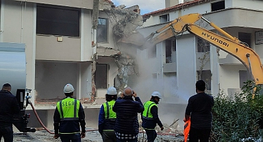 Bakırköy’de 5 bloklu bir sitenin yıkımına başlandı