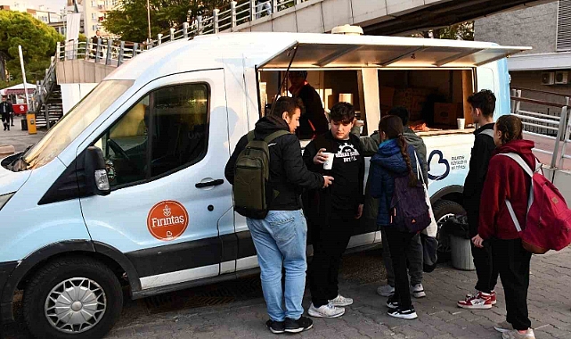 Balıkesir’de öğrenciler güne sıcak çorbayla başlıyor