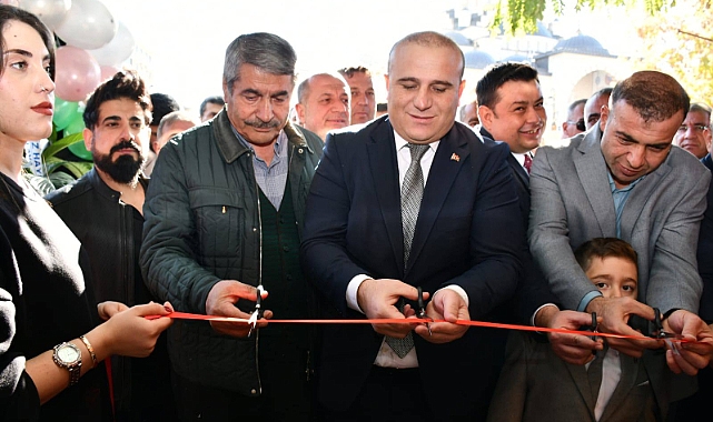 İlçe Kaymakamı Hasan Taş ve Başkan Taşkın İşyeri Açılışına Katıldı