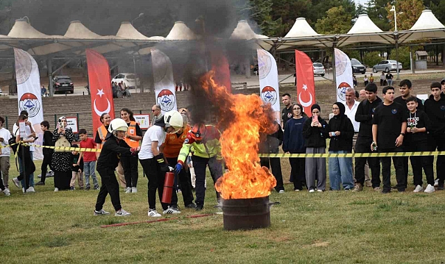 Bilecik’te birçok kurumun katıldığı dev Afet Farkındalık Eğitimi ve Tatbikatı gerçekleştirildi