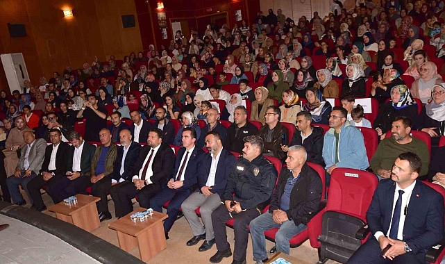 Bitlis Ahlat'ta araştırmacı yazar Hayati İnanç söyleşisi yoğun ilgi gördü